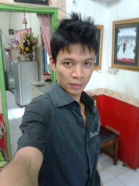 Cari Bf yg seriuss,,,, yg bisa menerima segala kekurangan aku,,, hehehehhe