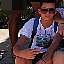Ô cαяιιинα αℓi dαα ƒσTô !
- MυιTσ ρяαzєєя ~ Vinícius.Brito
aquele que esta acima de você ;D e abaixo de Deus .

Quer Conheçer?
 Segui