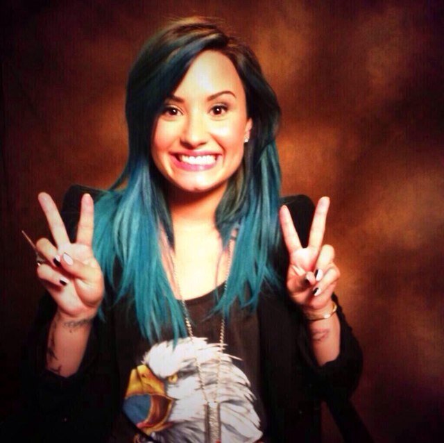 Compte source français sur Demi Lovato. - DEMI disponible sur iTunes France https://t.co/J4xPI778n2