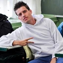 romântico, malandreado, maloqueiro, apaixonado..
http://t.co/g35Z1JuwaP