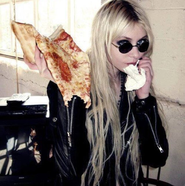 Taylor Momsen fan's ironic profile. We love you, babe. 

Follow me down to the river man.