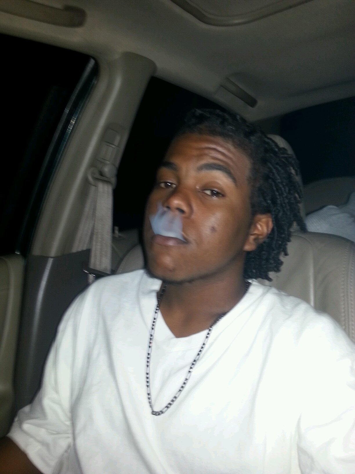 i just be chilling smoking on that dope