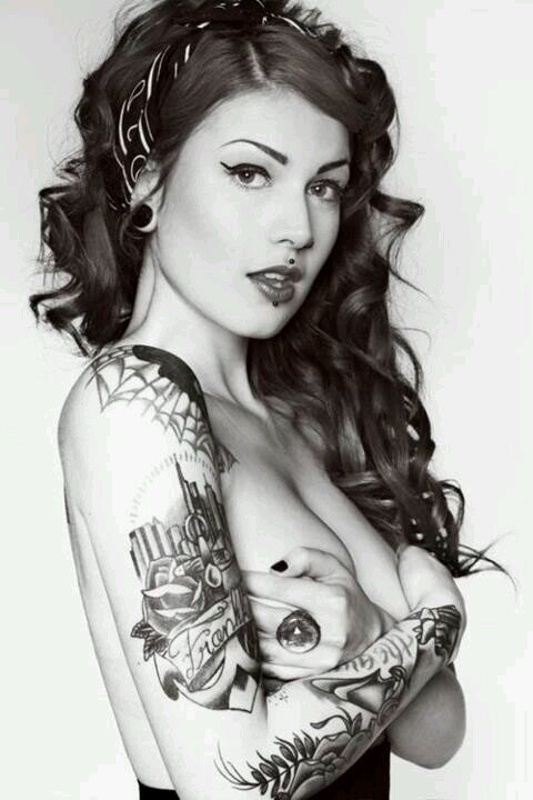 Brunette ♥  tattoed bitches