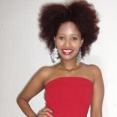 Estudante, Flamenguista e Brasileira.
Assumir a negritude dos cabelos crespos é mais q um estilo,é uma atitude.
UmaQualidade:A CORAGEM (Solteira)