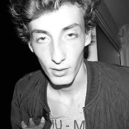 hugofargette's profile picture. T'as attendu twitter pour voir si ceux qui t'aime te suivent