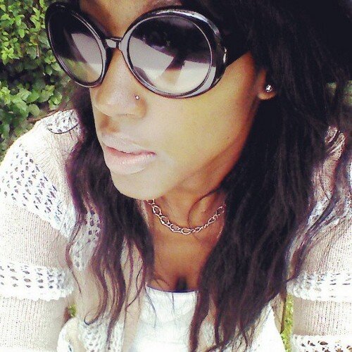 i'm a Naturally born Optimist, who Loves God, Fashion & Styling #MyPassion  Food, Great company & Laughs ;) hangout with me :-*♥