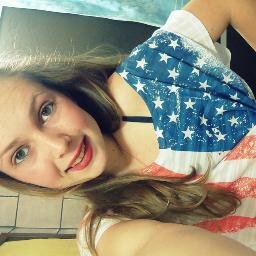 Loira, Olhos cor Mel, Taurina, Colorada. #Prazeer *-*