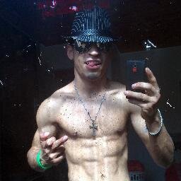 akele mlk ,ki nun é perfeiito ,nun é gatinho ,nen gostoso , mais sim akele mlk ki tem um ENORME coração ;D:D