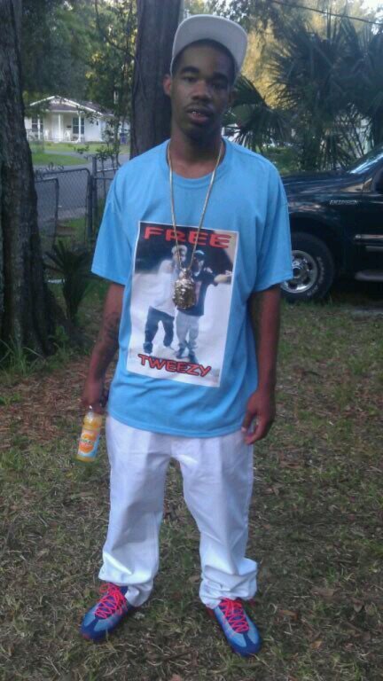 IF IT AINT BOUT MONEY IT AIN'T BOUT SHIT..AND IF A BITCH ACT FUNNY U CAN SKATE BITCH..free #woowoo
