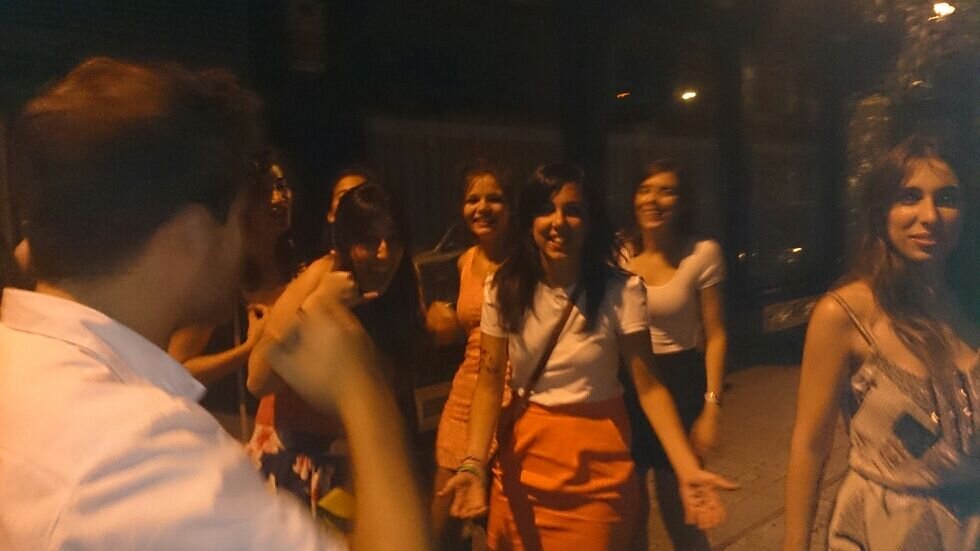 luluazcarate's profile picture. Viviendo rápido para no pensar.