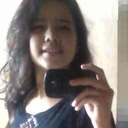 Linda, sincera, amiga, compaheira, odeia falsidade, e etc... rsrsrs