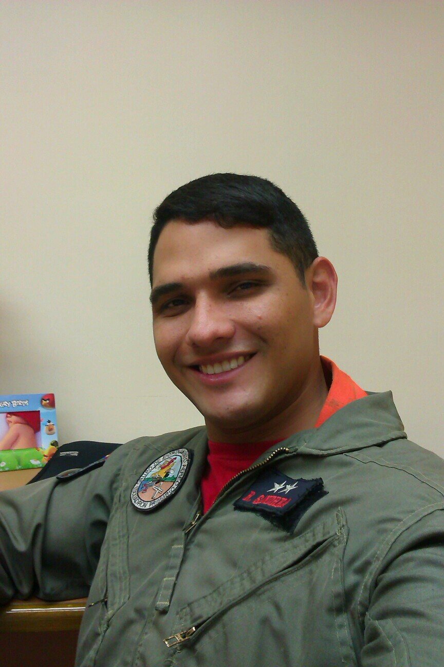 Egresado de la Escuela de Aviación Militar.  Piloto Aviador Militar.