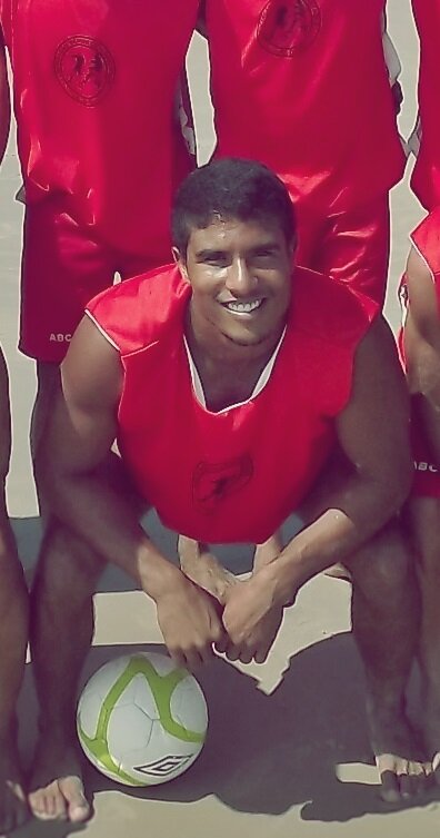 Estudante de Direito , apaixonado por Surf , curto um futebol e musica , muita musica BODYBUILDER É MEU HOBBIE .