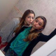 Mis Ìdolos: Mechi, Tini Sel Shastem Etc..
Amo: Patìnarr!! 
Soy Perfecta Solo cuando: PATINO Obvio.