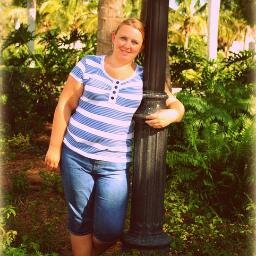 I am a family person who loves her friends, sports, dog and exspecially my sweet tea.