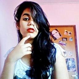 Todo mundo tem um passado, todo mundo tem algo que os assombra e automaticamente te faz mais forte. - Lady Gaga
