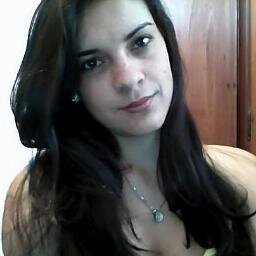 Eu sou feita de Sonhos
interrompidos
detalhes despercebidos
amores mal resolvidos
Sou feita de
Choros sem ter razão
pessoas no coração
atos por impulsão.