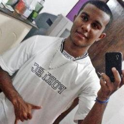 Sou αquele que você NUNCA serα,
    Posso nαõ ser perfeito,
Mαis sαõ os meus defeitos que fαzem eu ser único.