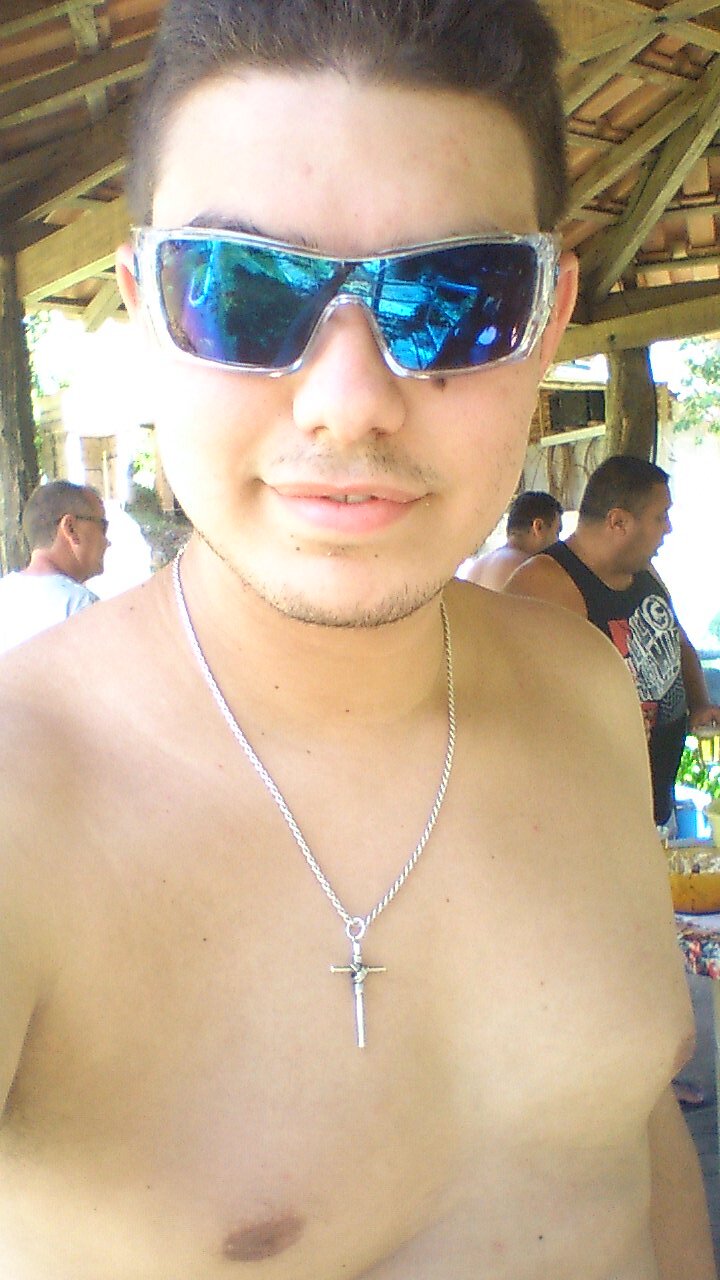 oq dizem sobre de mim não é quem realmente sou!
vem aqui do meu lado viver minha vida pra saber!