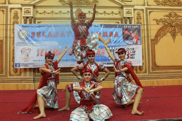 Seniman muda berprestasi dengan jiwa kebanggaan pelestarian budaya bangsa, Indonesia.