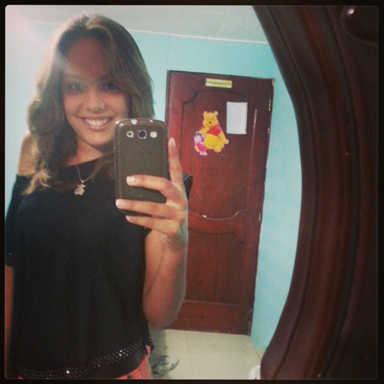 Sencilla, Amigable, Realista, Segura,Ñoña, Cariñosa, Entregada a lo que ago y sobre todo Hulmide ♥
   Completamente Enamoradaaa y Agradecida
   con mi Dios´♥