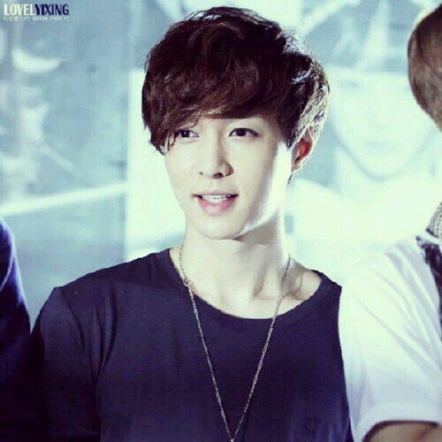 สวัสดีครับผม อาอี้(ก็เลย์นั่นล่ะ)- - จากEXOครับ ทักมา&ฟอลมาแล้วคุณจะรู้จักผม; ) 07.10.2012