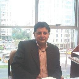 Periodista y actualmente regidor del Municipio de Comas. Candidato a la alcaldía para las próximas Elecciones Municipales 2014.