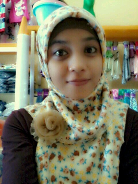 I am a simple girl who wants to find happiness in my life... :)