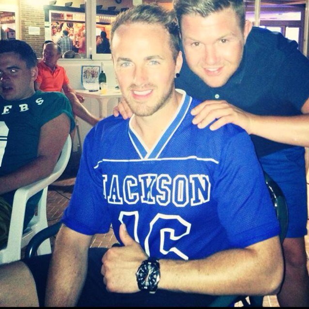 niall_70's profile picture. derry. electrician, loves food ,
Travel , and my mates ,.