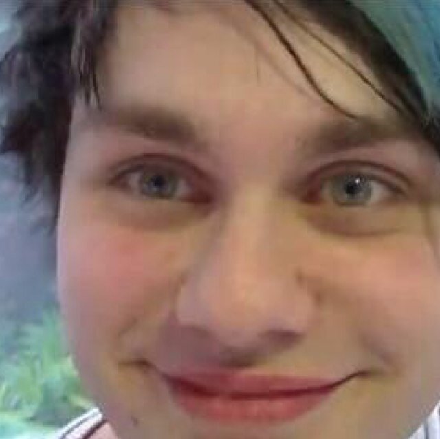 5sos make me cry