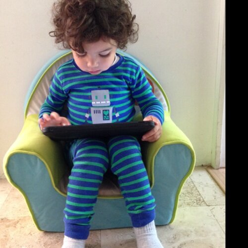 Bitácora de vuelo de un nativo digital de la generación 2010 ... Hijo de papás geeks que me sacaron cuenta en Twitter al nacer ...