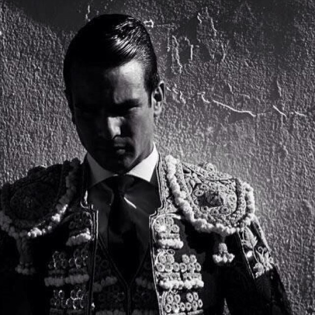 SoterCentinella's profile picture. Enamorado. Marido de mi marido. Aprendiz de padre de mis mellizos. Feliz. Socialista, LGTBI, Antifascista, Republicano, Pro GSubrogada en España. 🏳️‍🌈