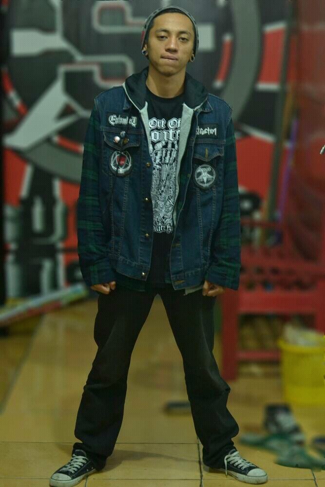 GEMINI |MUSIC |MANGA |BEER | ALCOHOL |CIGARET |TRASHxCORE |WORK |@rizkytenri♥ ||Let's drunx & pogo ! ! !