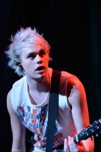@5SOS has turned into my whole life.