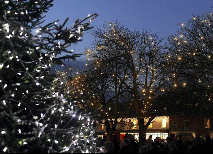 Each year Burnham Market is lit up from late November until the Twelfth Night.
So why not join us... and get into the Spirt of Christmas !