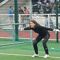 militante lesbienne féministe @lesdegommeuses ⚽️✊🏽 @fonds_LIG @labarbelabarbe //
chargée recherche opérationnelle @Initiative5PC #santemondiale #vih