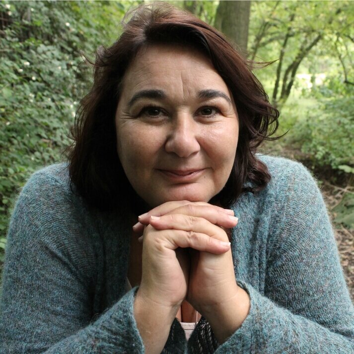 Lysanne Sizoo - Psychotherapist and Author - Healthy Neurotics - helping you cope with being human - expat - Supported by @podiumbouwer