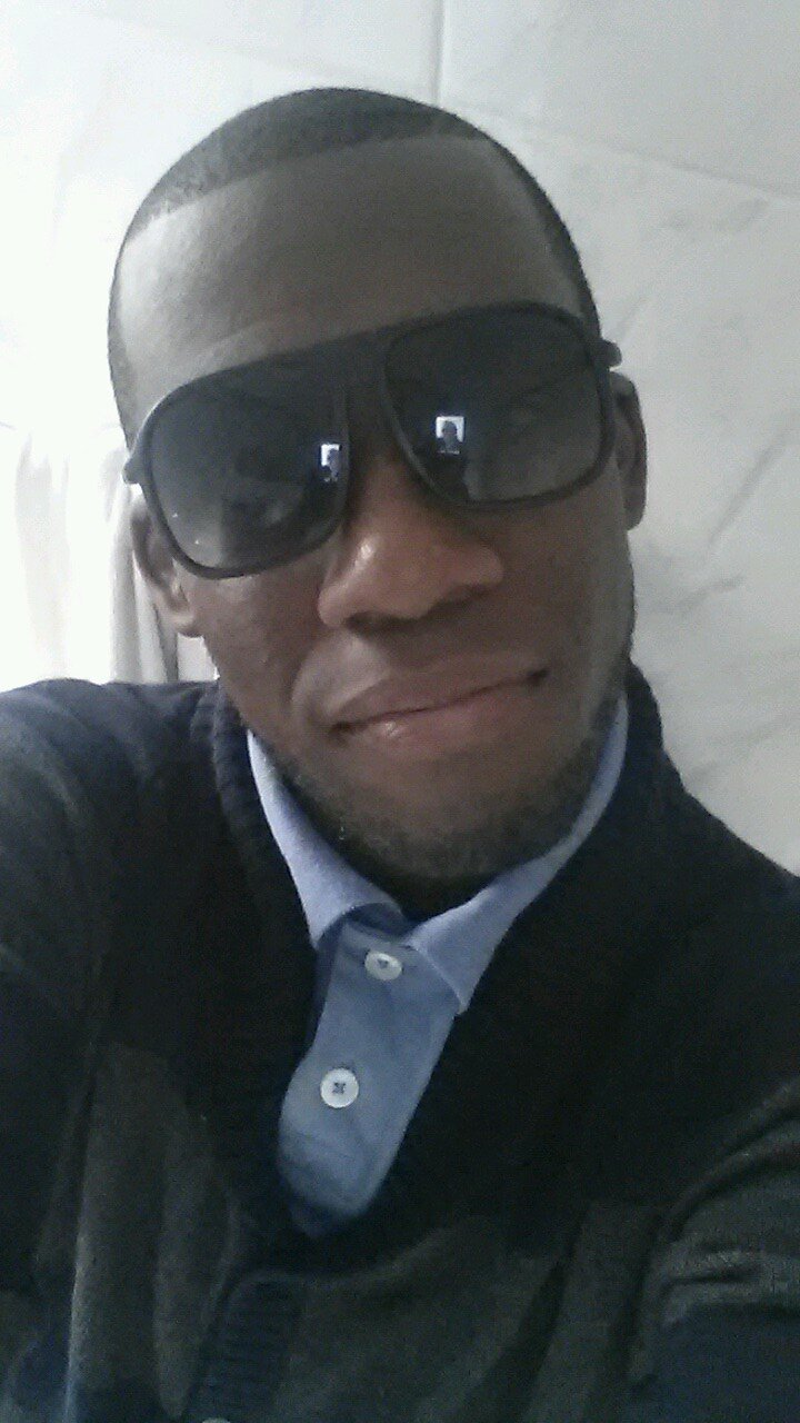 Negro, Feliz, 18 Anos, Estudante de Engenharia. WeChat: brandao45