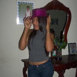 *Ser feliz nO significa qk tO2 sea perfectO,,quiere decir que has decididO ver mas alla de las imperfecciones*