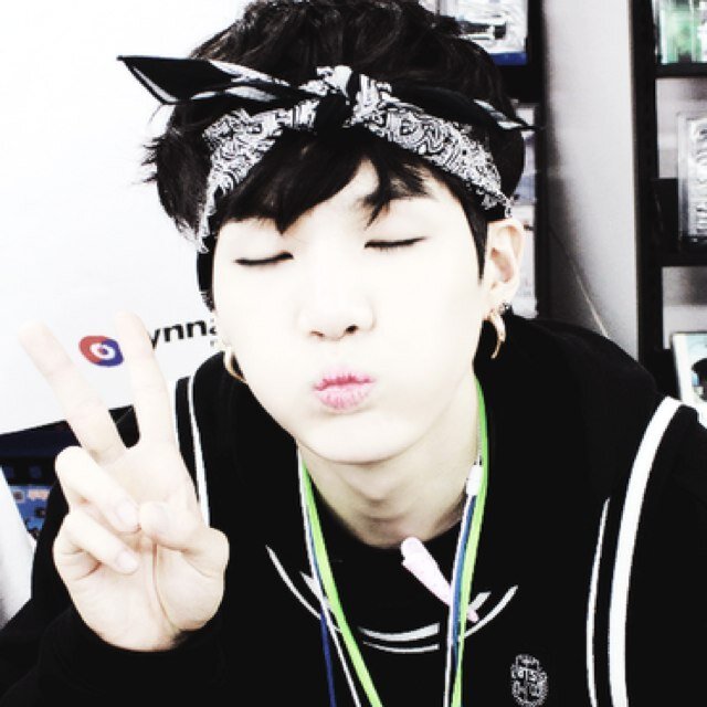 ` ↷ ✩ — Verified Roleplayer @paperstarsrp┊Min Suga of 방탄소년단.┊#93liner┊Sweeter than sugar, icier than mint.┊Everybody's suga(r) daddy. ✩
