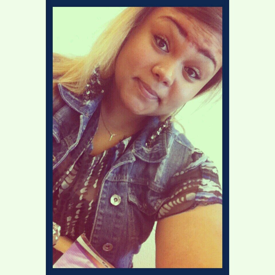 #TEAMiFOLLOWBACK #TEAMLIGHTSKIN Instagram : SheGotADonk_