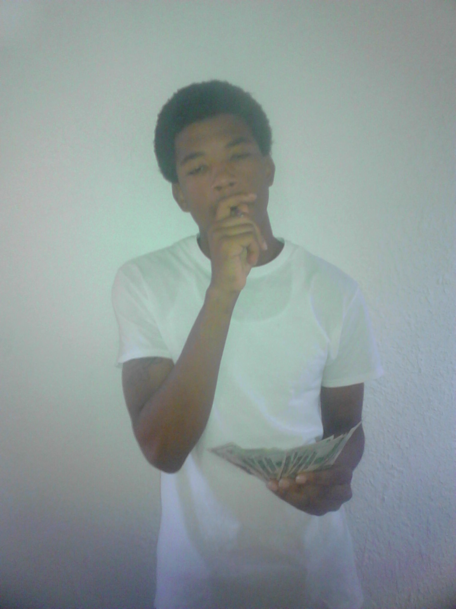 Trust ion believe in tht hoes i be in tht money i be counting tht nd dope i be smoking tht ...

 BayLife to the death of me ...