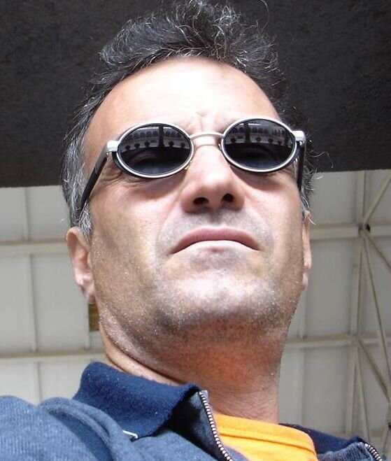 Sou Consultor Ambiental, gosto de ecologia, História, arqueologia e paisagens. Faço expedições de carro, além da Cordilheira. Sou casado e tenho duas filhas.