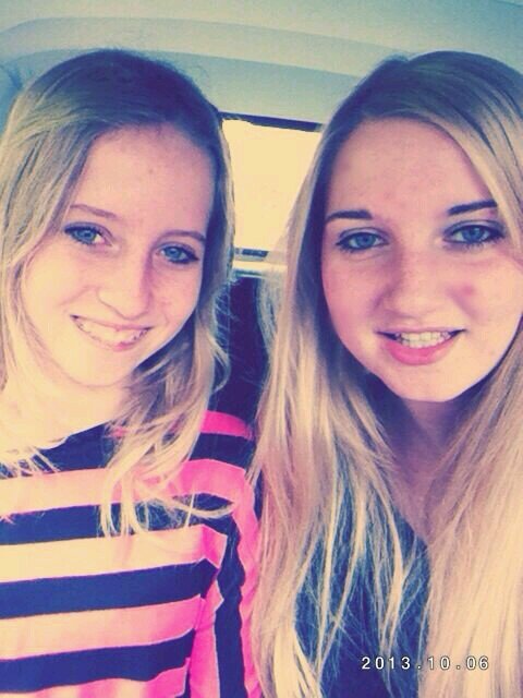 iloveyouuu x @evelinexmika teamfeestbeest met @Brittvveghel #teamteletubies w// schatjes @evelinexmika en @duintjefleur #team ELUS W DE SUUS @suusaanee