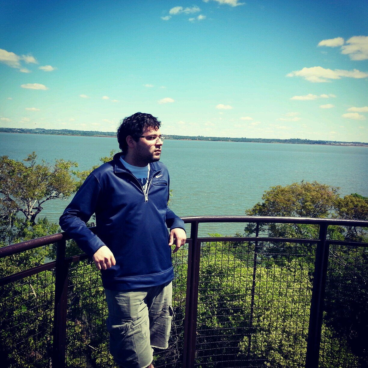 Contador Publico, estudiante de la carrera de Administración de Empresas, en la FCE-UNA, hombre sacrificado, trabajador, con infinidad de valores y virtudes.