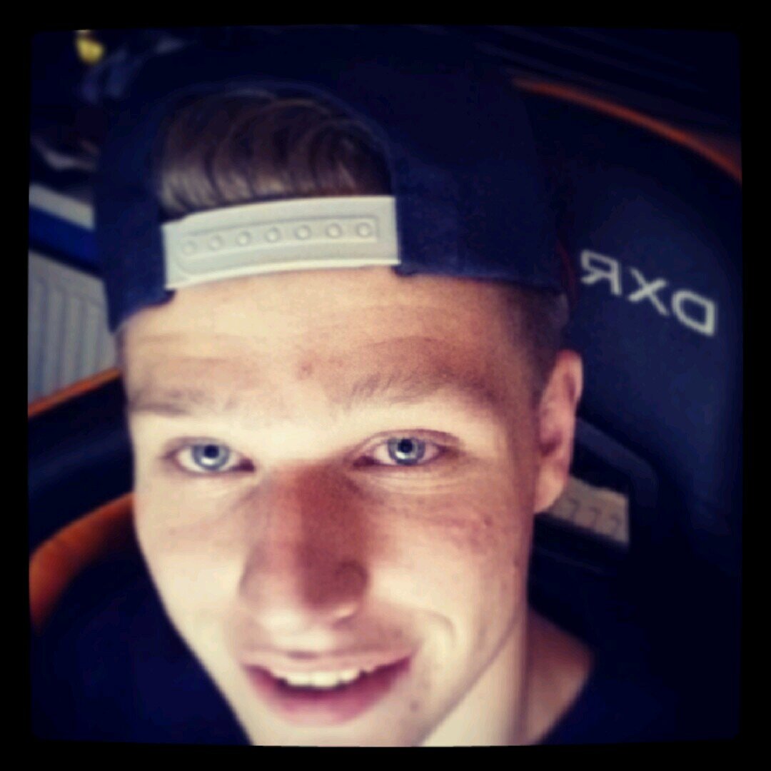 16 jaar ~ havo 5 ~ 7B10E150 ~ tryin to make the best of it ;D