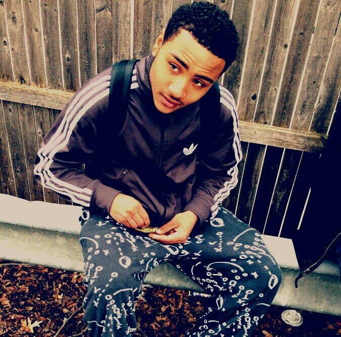 One . Tre . Duece . #Gunnaboysup !  |Free my twin !, R.I.P kareem |. Back like cooked cracc, you could find me somewhere tryna make it out .