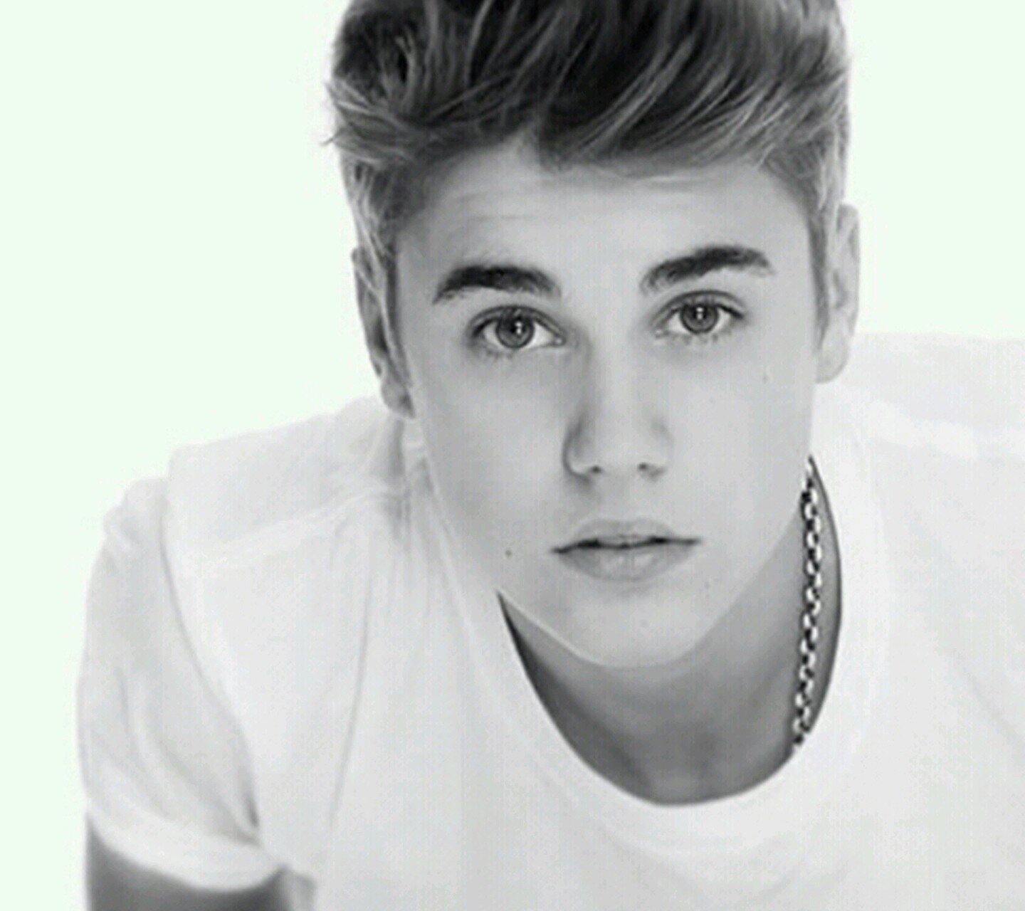 hey justin bieber is my life he is my everthing I love him more then anything i love skateboarding