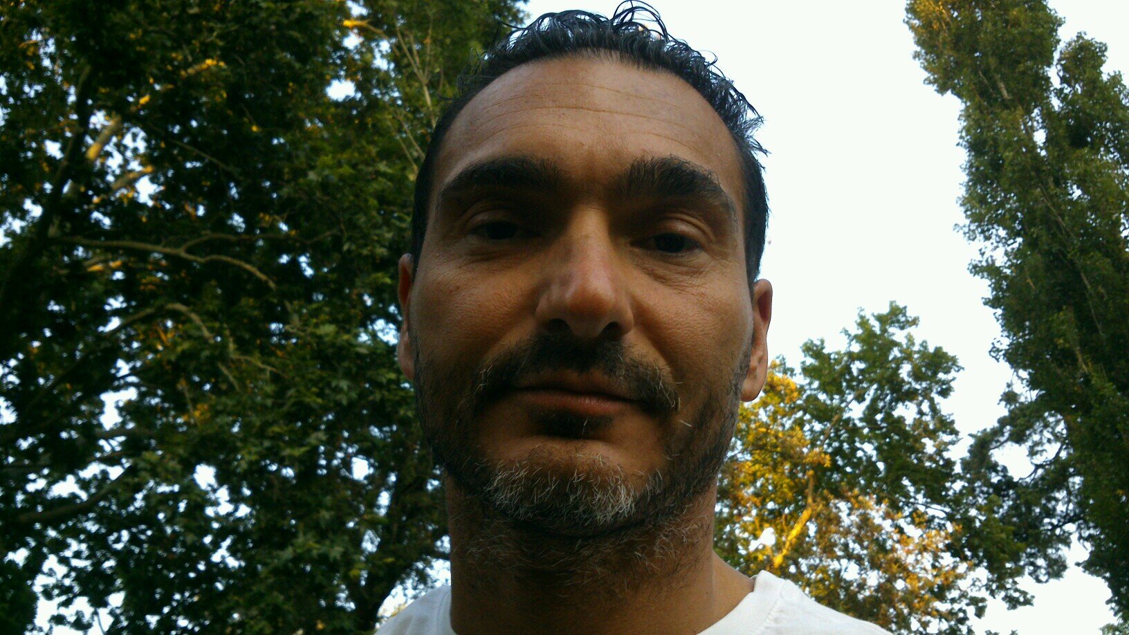 C'è qualcosa che sappiamo, ma che non sappiamo di sapere. Quando scopriremo ciò che sapevamo, ma che non sapevamo di sapere, sappiamo di poter incominciare.
