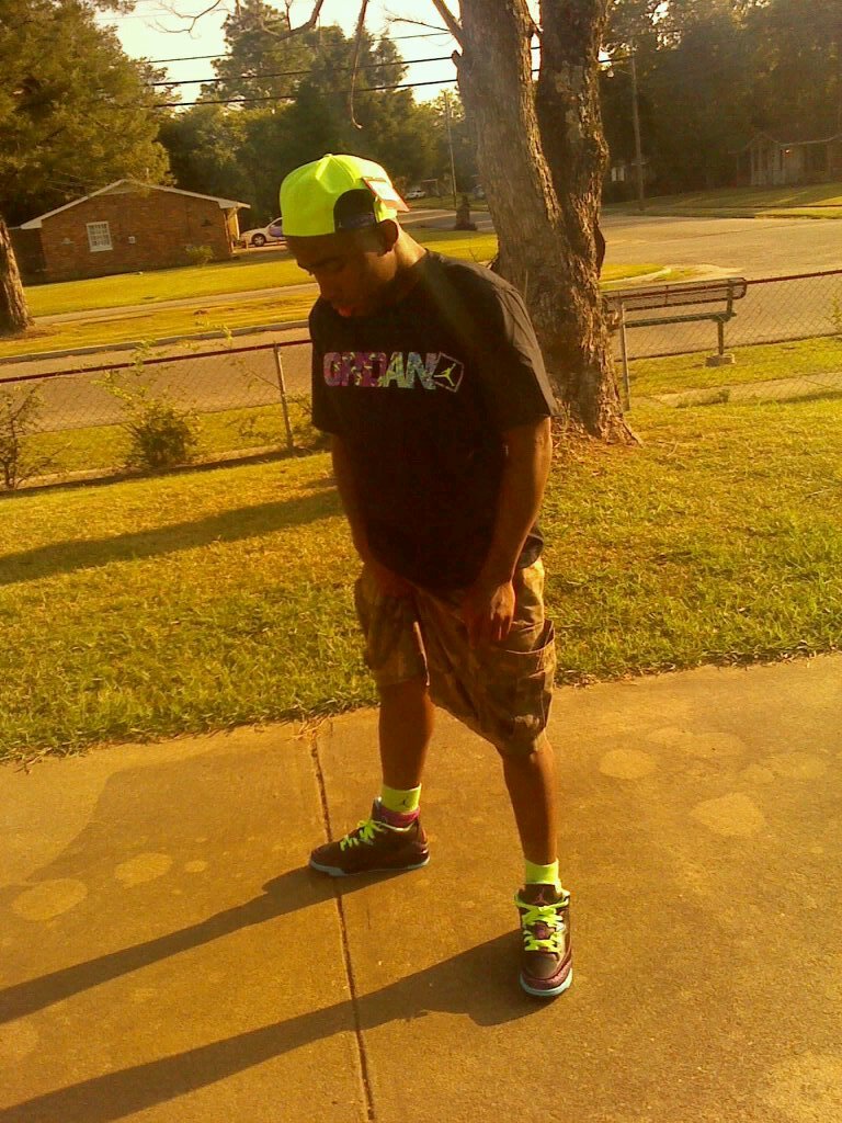 imma young fly nigga who chasing a check Rip two lawnside soldiers jt and kris